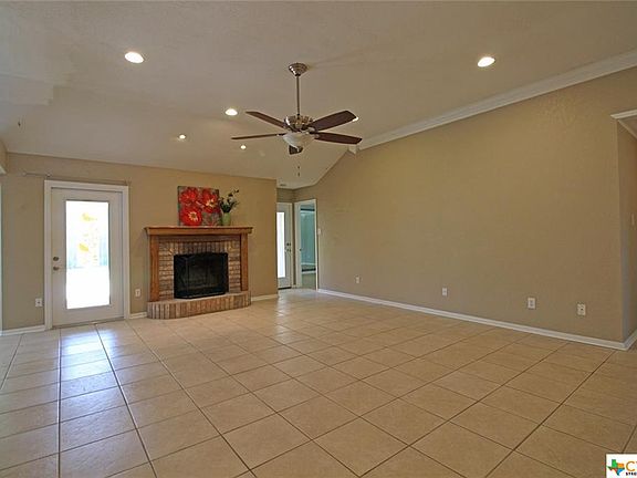 4th image of 610 Bowen Ave
