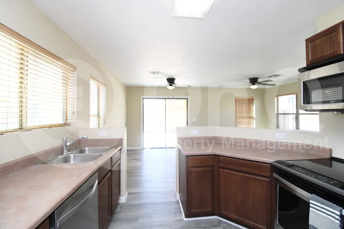 3 bed, 2.5 bath, 1528 sqft, $1,790 — Photo 4