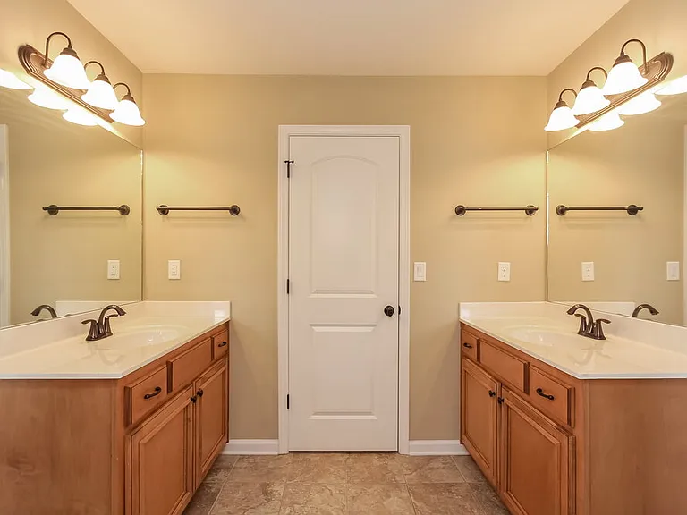 55 Misty Meadows Cv — Photo 21