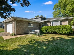 126 Rick Ct, Oswego, IL 60543
