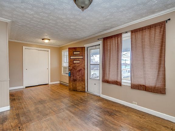 4th image of 1029 Harte St