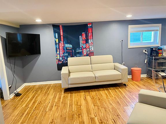4th image of 5024 W Eddy St