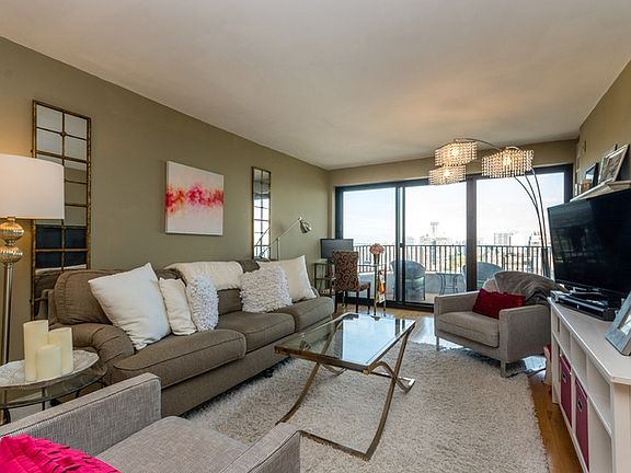 5th image of 2020 N Lincoln Park W APT 24C