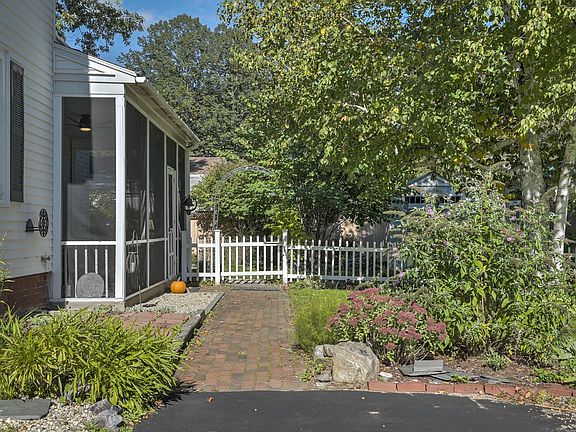 4th image of 37 McKinley St