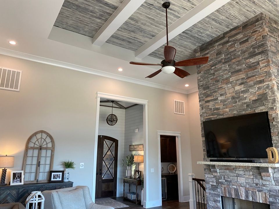 2nd image of 2165 Lometa Rd