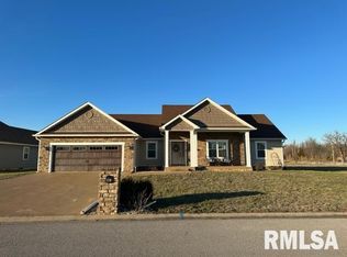 1718 Felts Dr, Marion, IL 62959