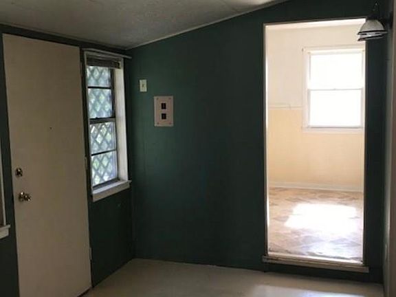 3rd image of 1386 N Sam Houston Blvd