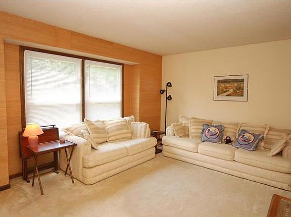 5th image of 813 Kingston Ct