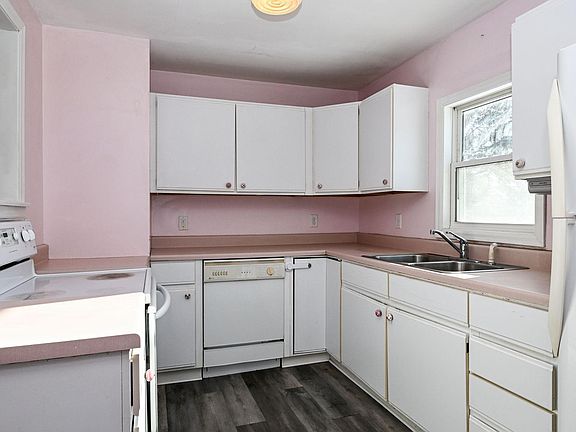 4th image of 7508 Iris Dr N