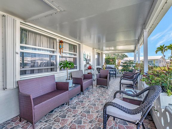 4th image of 2122 SW Park Drive