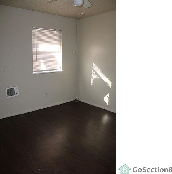 2nd image of 1103 N Carol Ln