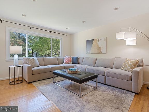 2nd image of 6 Balmoral Ct