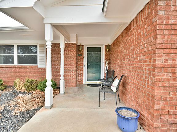 5th image of 1031 W Jones Ave