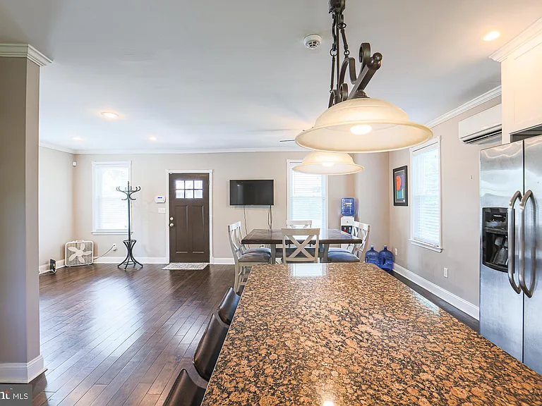 215 Clarendon Ave — Photo 29