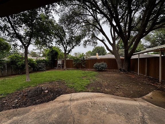 3rd image of 2609 Maxwell Dr