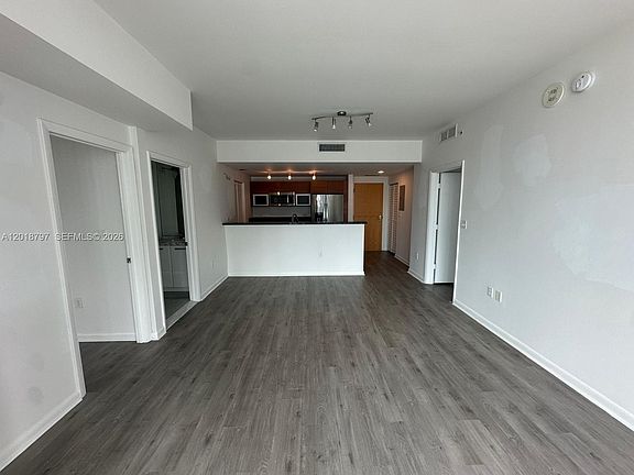 3rd image of 244 Biscayne Blvd APT 1910