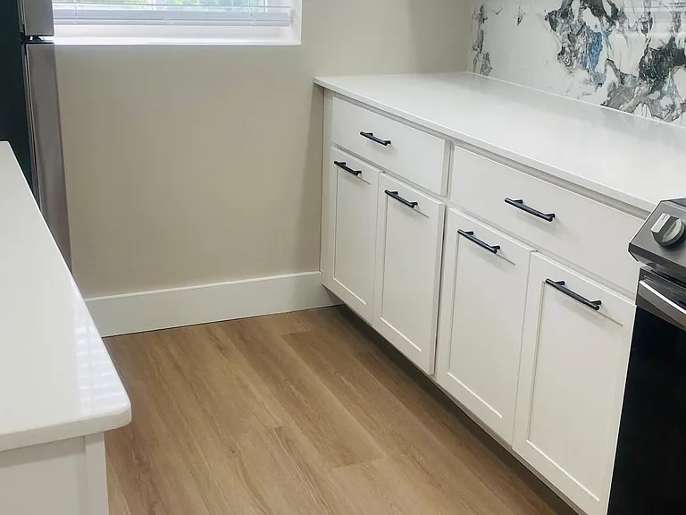 Laura Lane Apartments — Photo 9