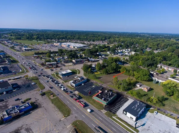 41191 Ferndale Rd, Clinton Township, MI 48036