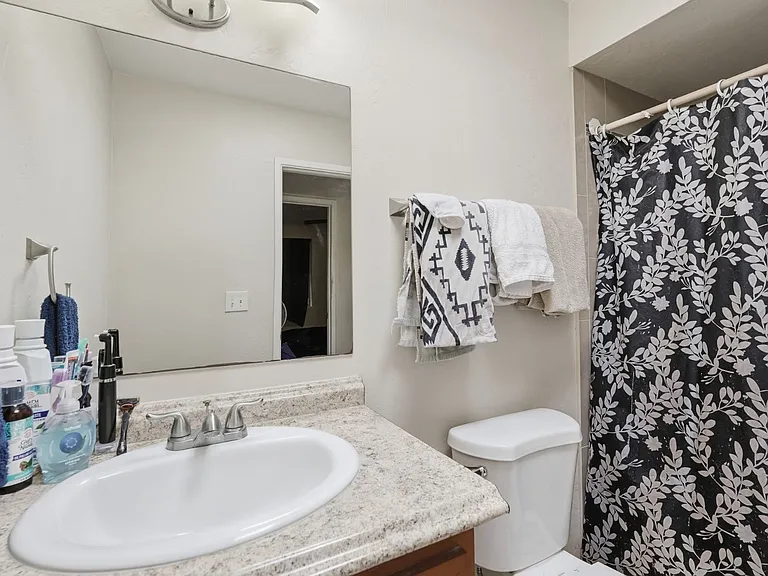 2439 E Parkside Dr — Photo 15