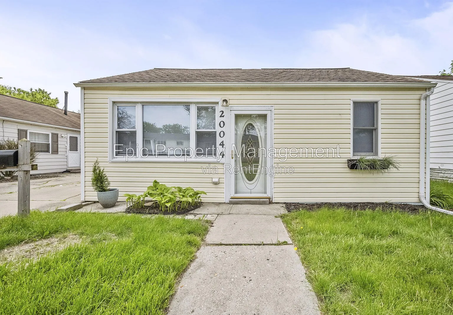 3 bed, 1.0 bath, $1,575 — Photo 1