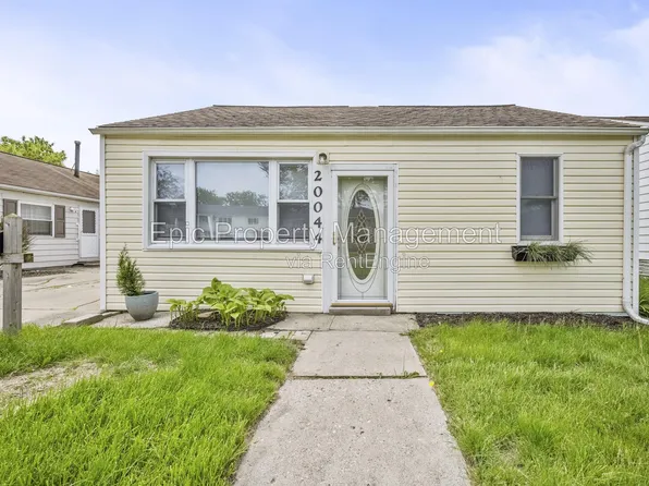 20044 E Eight Mile Rd, Harper Woods, MI 48225