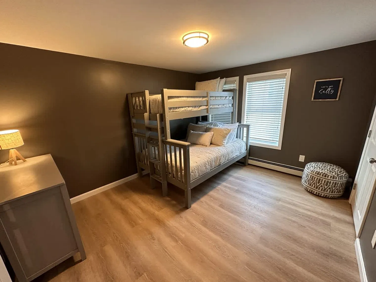 5 bed, 1.0 bath, 839 sqft, $5,149 — Photo 4