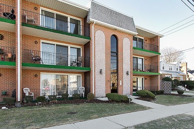 1st image of 4007 W 105th St APT 1