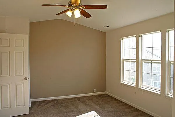 1102 Yellow Dogwood Hts — Photo 4