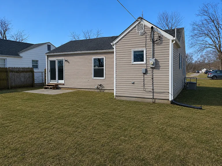237 Nadine St — Photo 2