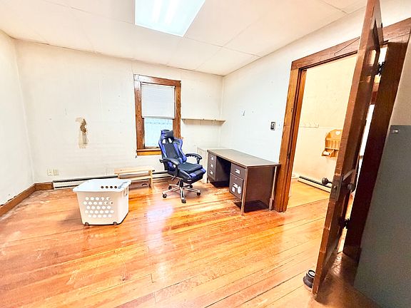 5th image of 301 N McLaren St