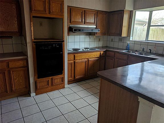 3rd image of 11806 Peach Grove Dr