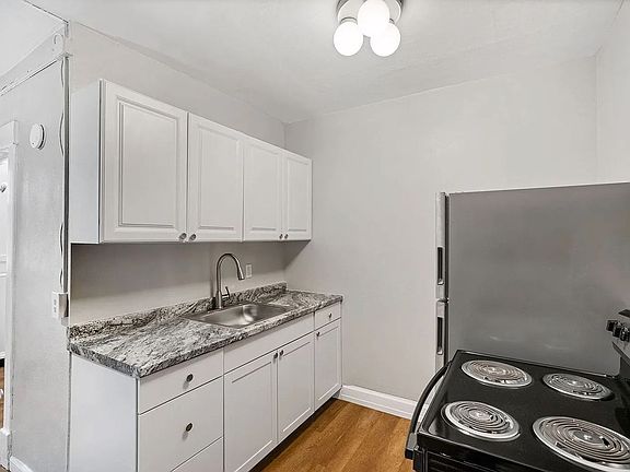 3rd image of 1428 W 10th Ave APT 2