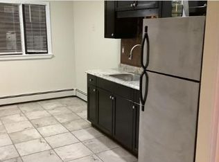 142 Falcon St APT 1, Boston, MA 02128