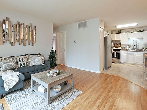 5th image of 725 Whitesail Dr #725