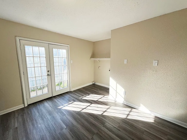 Anderson Point Apartments — Photo 28