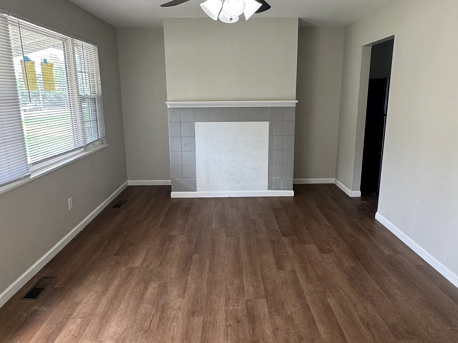 3 bed, 912 sqft, $1,495 — Photo 3