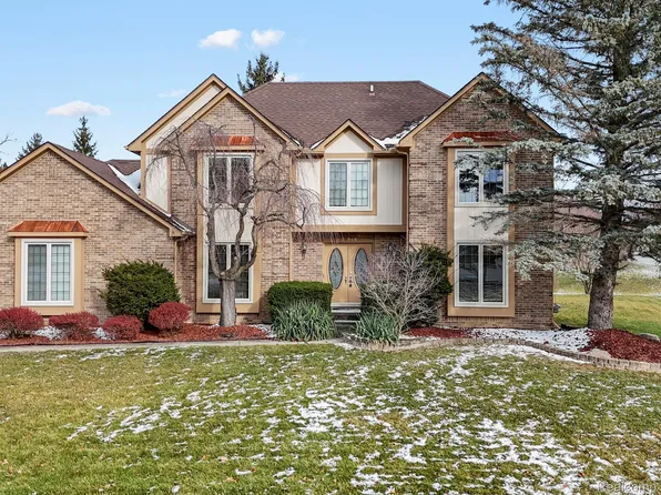 21946 Daleview Dr, Novi, MI 48374