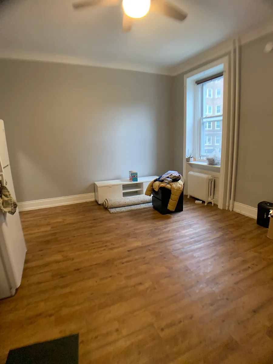 Building Photo - 220 S 43rd St #2F