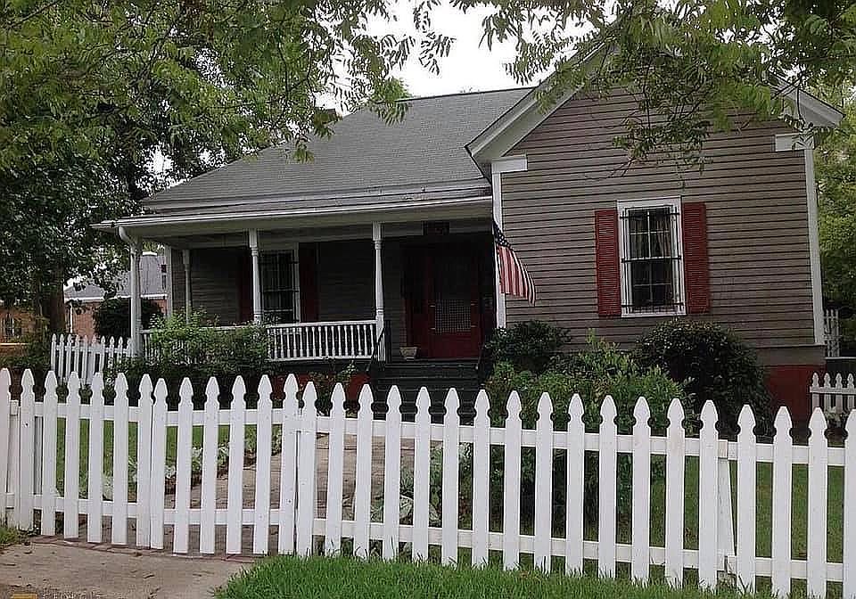 1st image of 121 E Franklin St