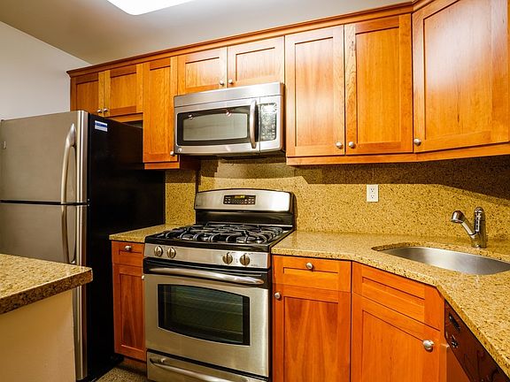 5th image of 300 E 46th St APT 11L