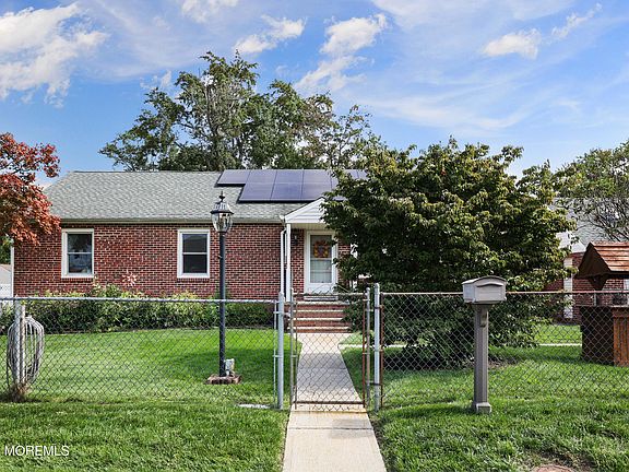 2nd image of 32 Sunset Place