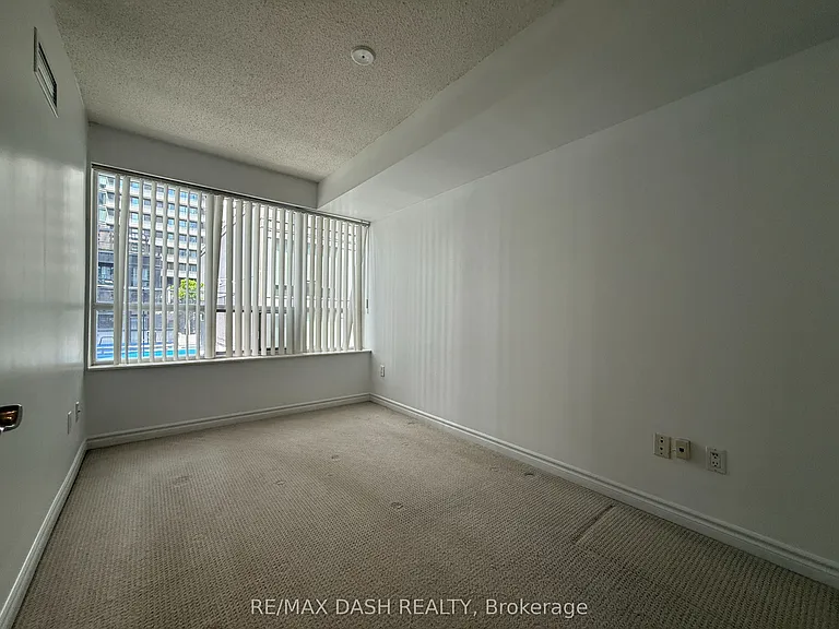 270 Wellington St W #802 — Photo 38