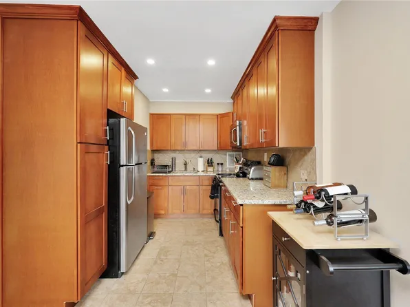 10-24 166 #8B, Beechhurst, NY 11357