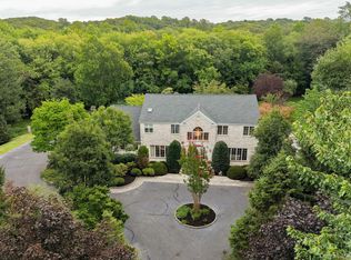 4 Ariana Ct, Oyster Bay, NY 11771