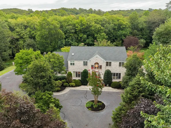 4 Ariana Court, Oyster Bay, NY 11771