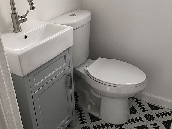 5th image of 32 Argonne Ave APT 5