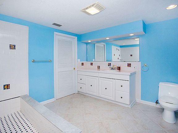 guest bath walk in closet