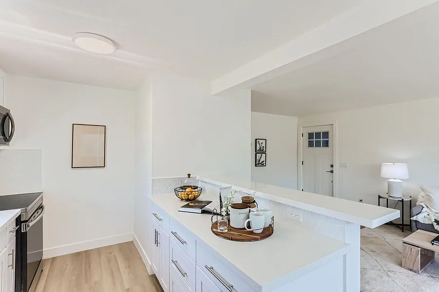 Wow! Beautiful And Spacious Fully Remodeled 2 Bedroom With Garage In Monroe — Photo 2