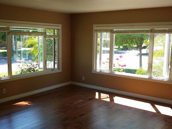 4th image of 266 Bedford Way