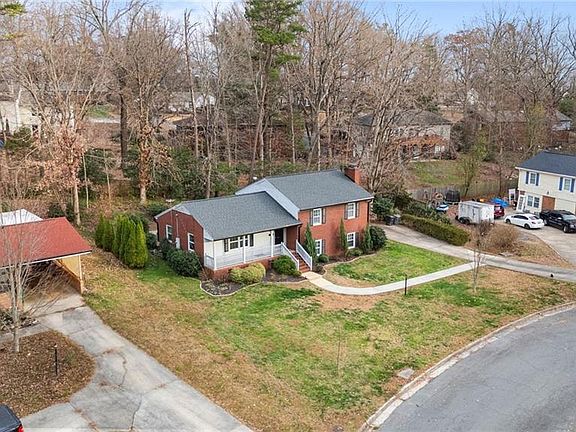 2nd image of 929 Walton Ct